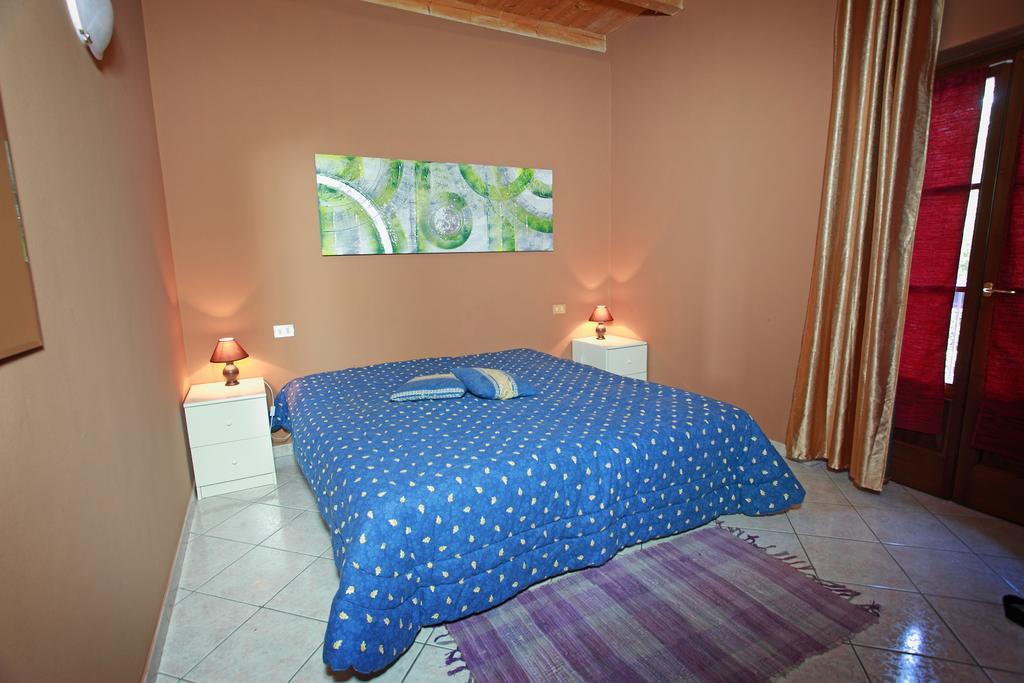 Villa Agriturismo Licensi Del Bresa Monzambano Zimmer foto